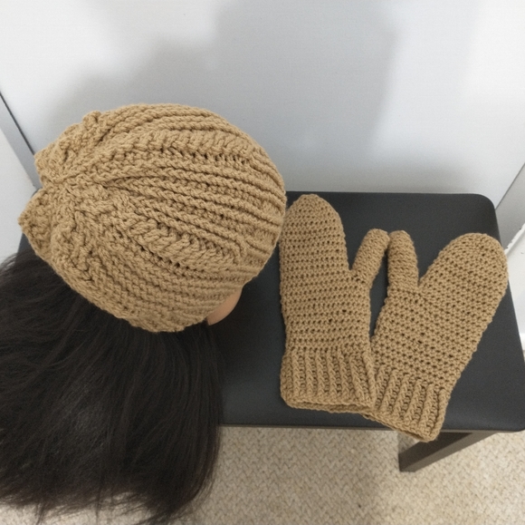 Handmade Mittens & Cable Stitch Beanie Set - Picture 4 of 8